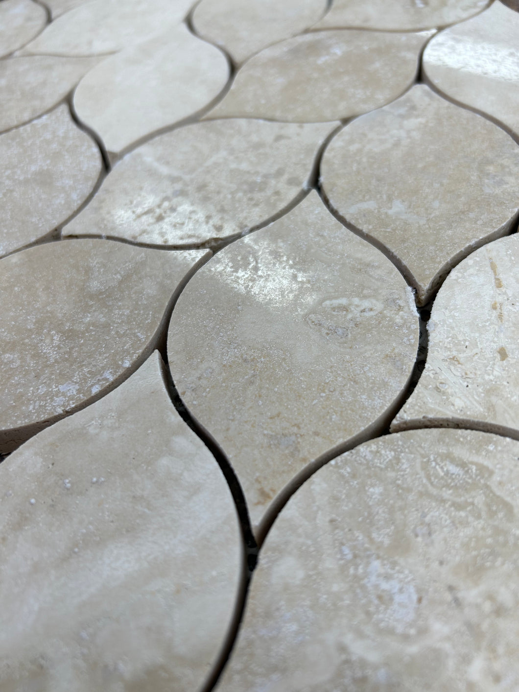 CLASSIC TRAVERTINE LEAF HONED + FILLED MOSAIC